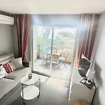 Vue ,plage La Nartelle,avec Loggia, Sainte-maxime, France Apartment