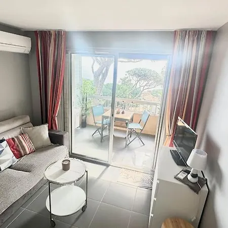 Vue ,plage La Nartelle,avec Loggia, Sainte-maxime, France Apartment