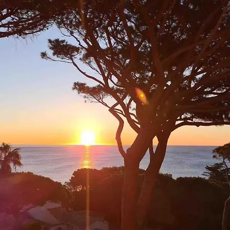 Vue ,plage La Nartelle,avec Loggia, Sainte-maxime, France Apartment *
