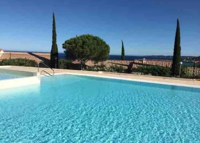 Vue ,plage La Nartelle,avec Loggia, Sainte-maxime, France Lejlighed Sainte-Maxime
